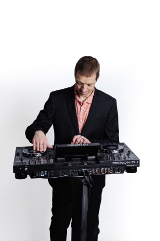 Chase March - Srcatching Chase March scratching on a Denon Prime 4 + DJ Controller